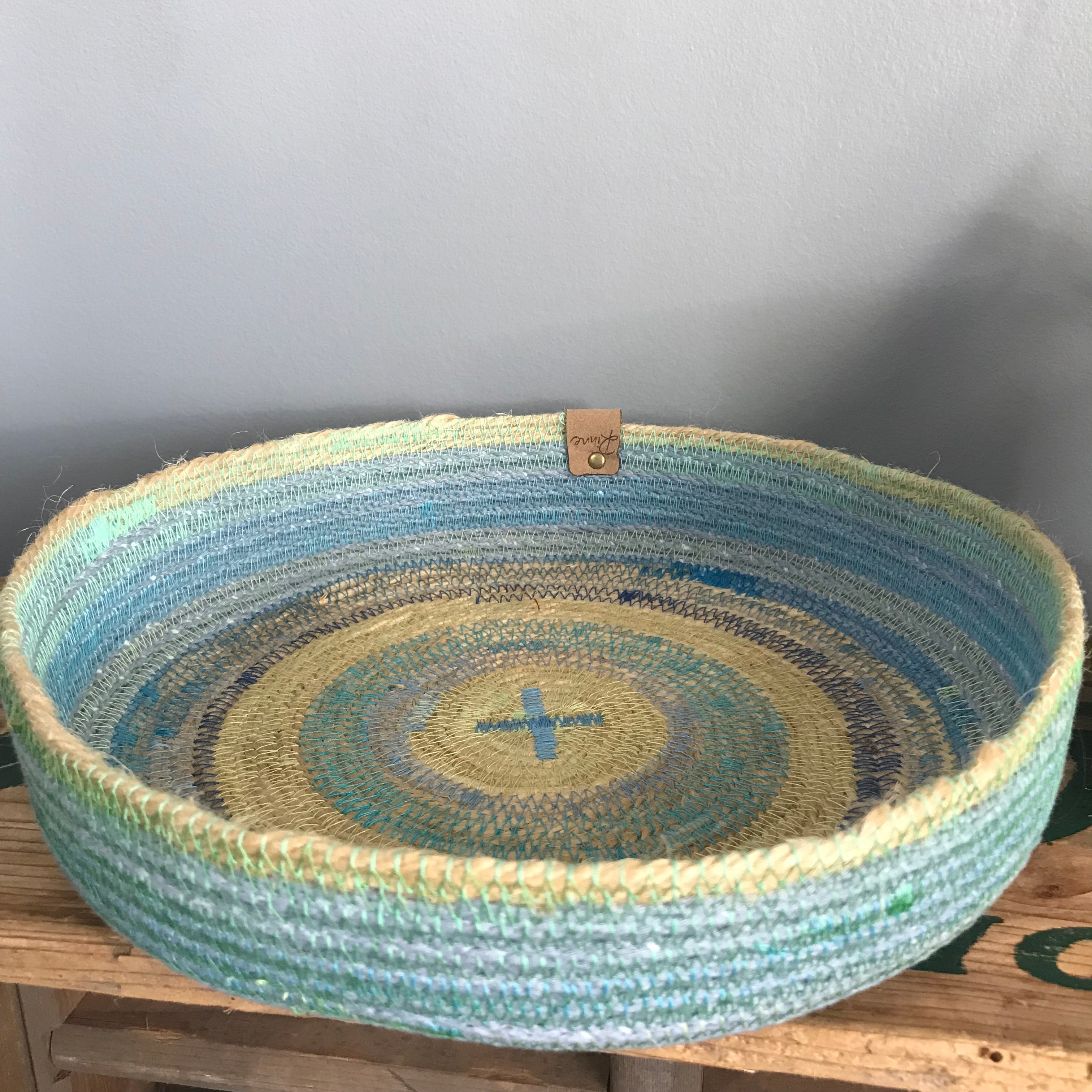 large rope tray blue with jute variegated